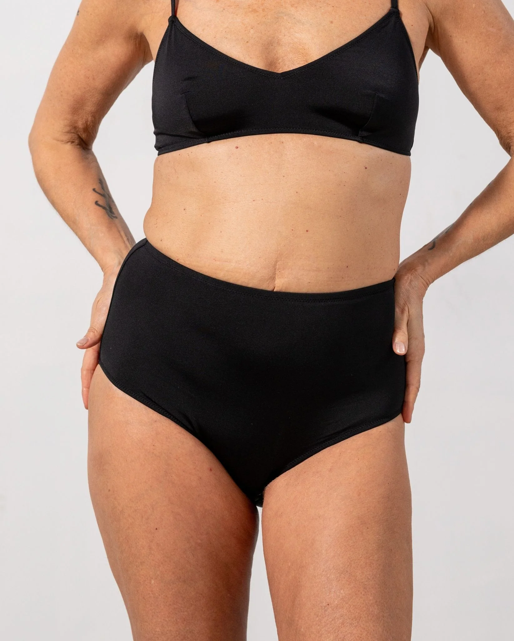 Highwaist Bikini Briefs Black - Image 8