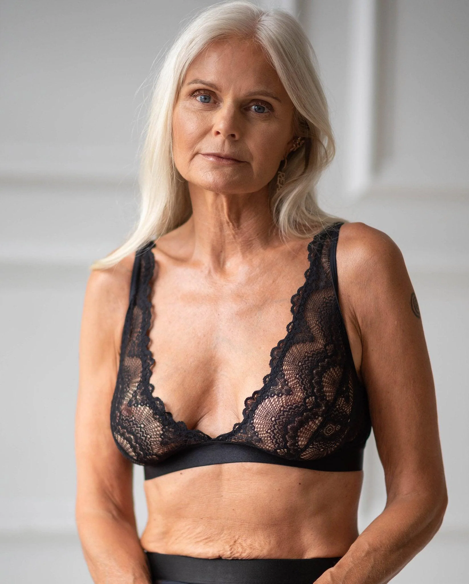 Lace Plunge Bralette Black - Image 9